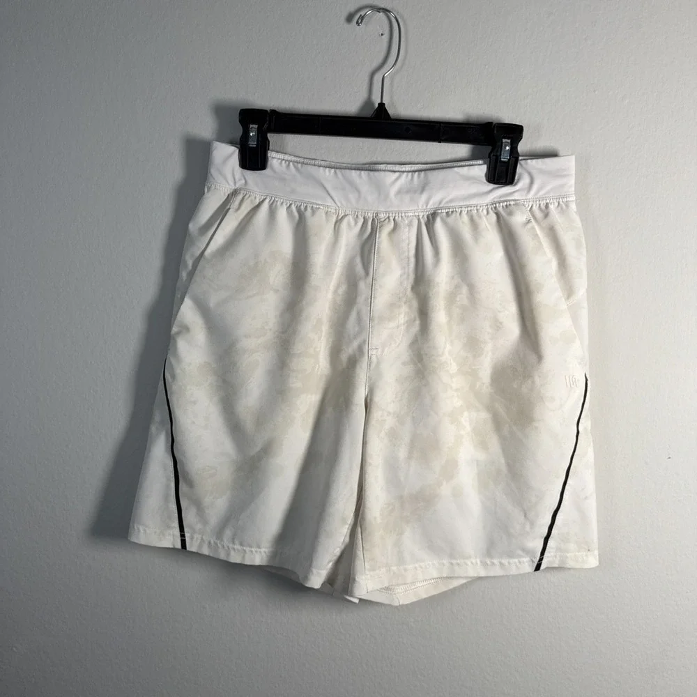 VRST Mens Large Monochromatic Camo White Tan 7 Inch Easy‎ Short Drawstring Waist